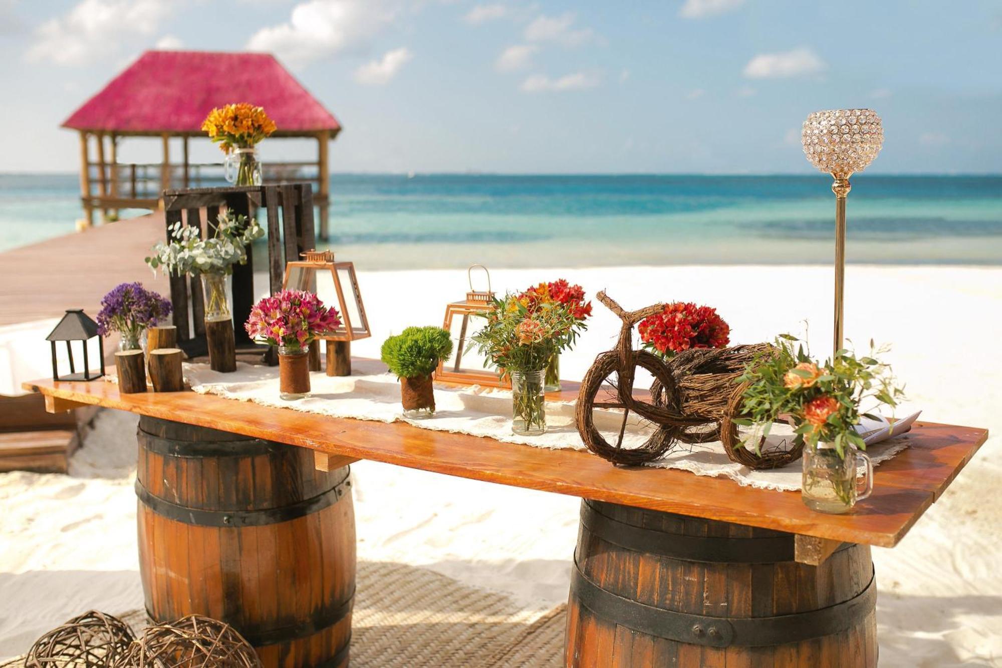 Отель Grand Oasis Palm Канкун Экстерьер фото Beach wedding at the Grand at Moon Palace