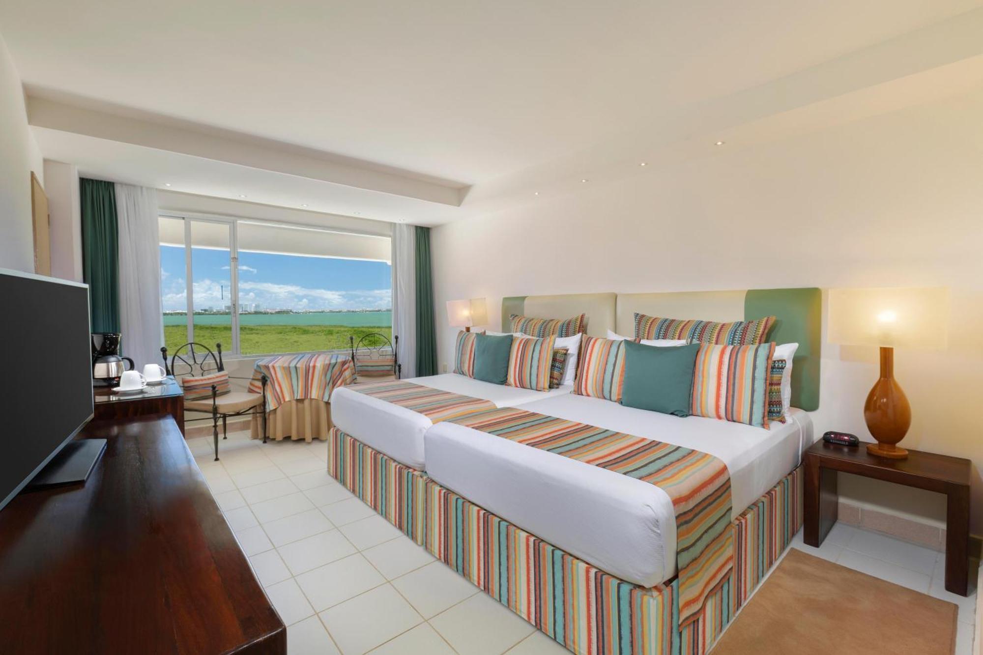Отель Grand Oasis Palm Канкун Экстерьер фото A room at the Hilton Mauritius Resort