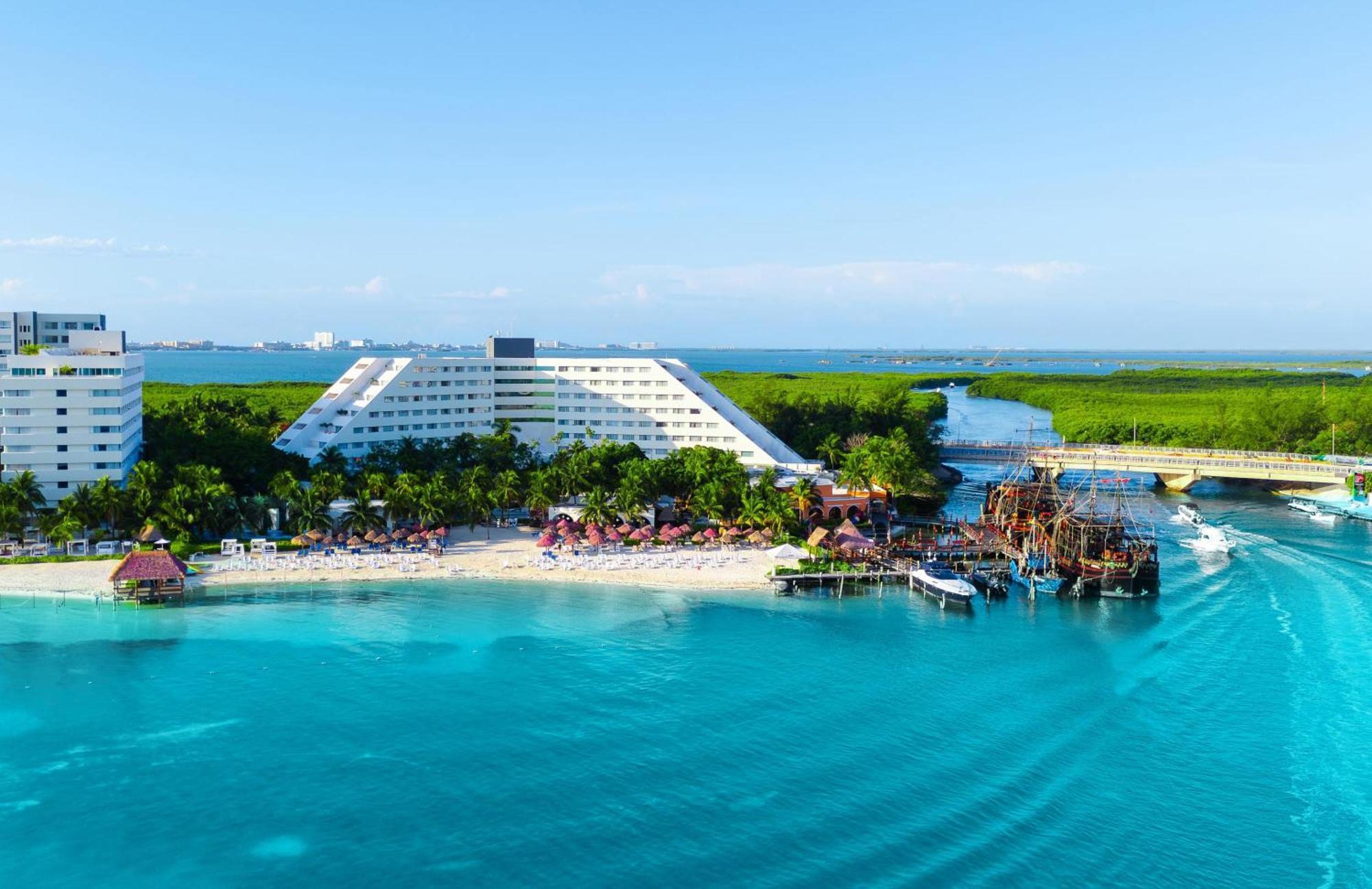 Отель Grand Oasis Palm Канкун Экстерьер фото Aerial view of the resort