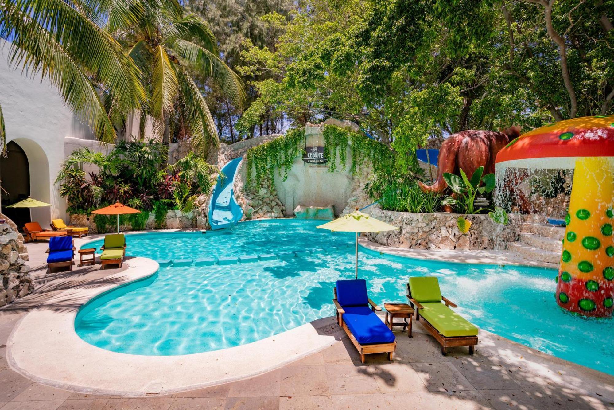 Отель Grand Oasis Palm Канкун Экстерьер фото The pool at the hotel